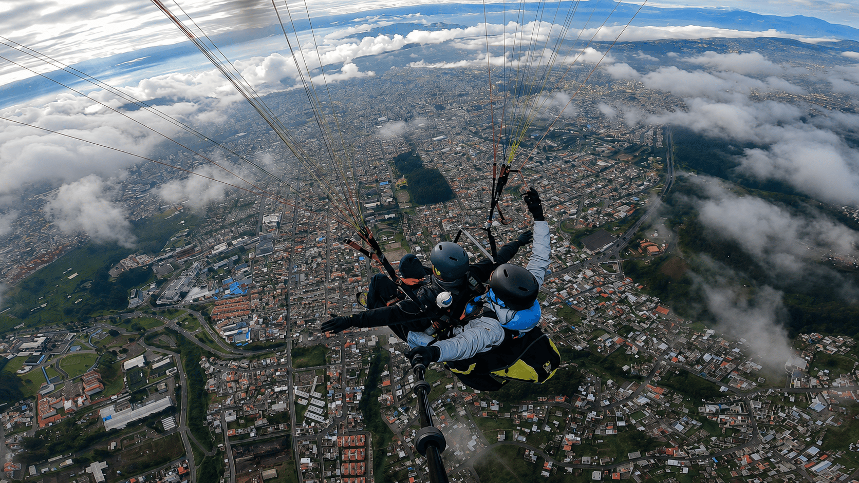 Vuelo en parapente sobre los valles andinos de Quito